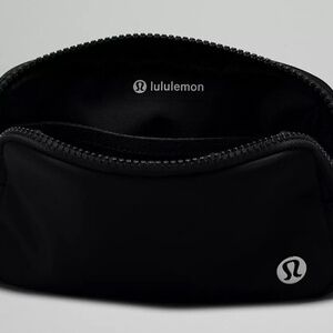Lululemon Everywhere Belt Bag